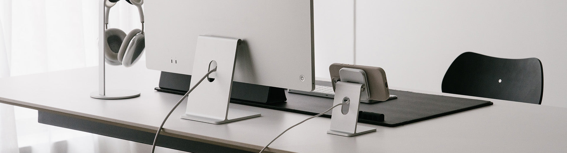 Best Wireless Charging Stand 2025—Aluminum Stand with MagSafe Built-In